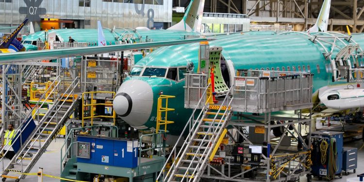 Boeing snížil ztrátu, náklady na Air Force One srazily výsledky