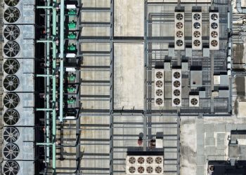 EU vypsala soutěž na sedm AI gigafactory, zájem má i Česko