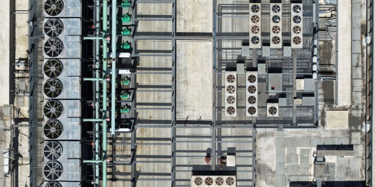 EU vypsala soutěž na sedm AI gigafactory, zájem má i Česko