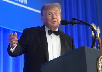 Trump poprvé promluvil na přesunuté večeři novinářů