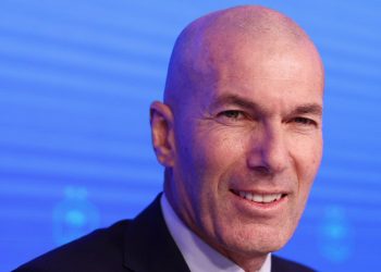Zidane vede francouzskou reprezentaci, nahradil Deschampse