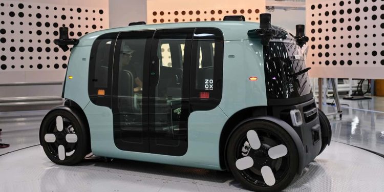 Zoox smí poprvé vybírat jízdné za robotaxi bez volantu