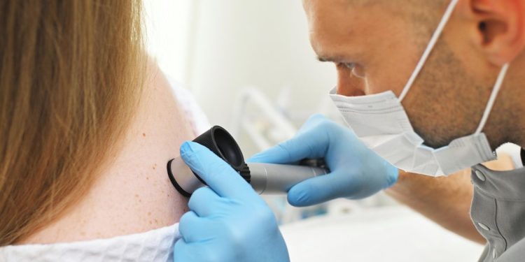 Moderna a Merck hlásí úspěch vakcíny proti melanomu