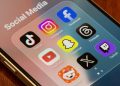 Rodiny čtyř mrtvých teenagerů žalují Meta, TikTok, Snap a YouTube